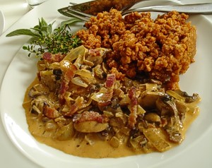 Mushrooms in cream and white wine with bacon